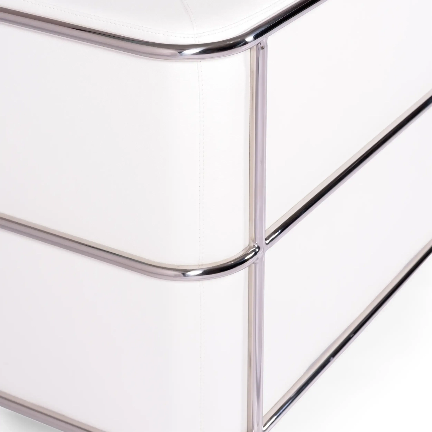 Sofá Torino de 3 lugares em couro ecológico e aço cromado - Mueble Design