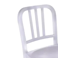 Replica dello sgabello in alluminio dell'Esercito della Marina - design industriale iconico