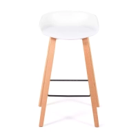 Ottieni lo sgabello in legno di faggio nordico - Mobile Design