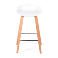 Obtenha o banquinho de madeira de faia nórdica - Mueble Design