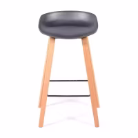 Ottieni lo sgabello in legno di faggio nordico - Mobile Design