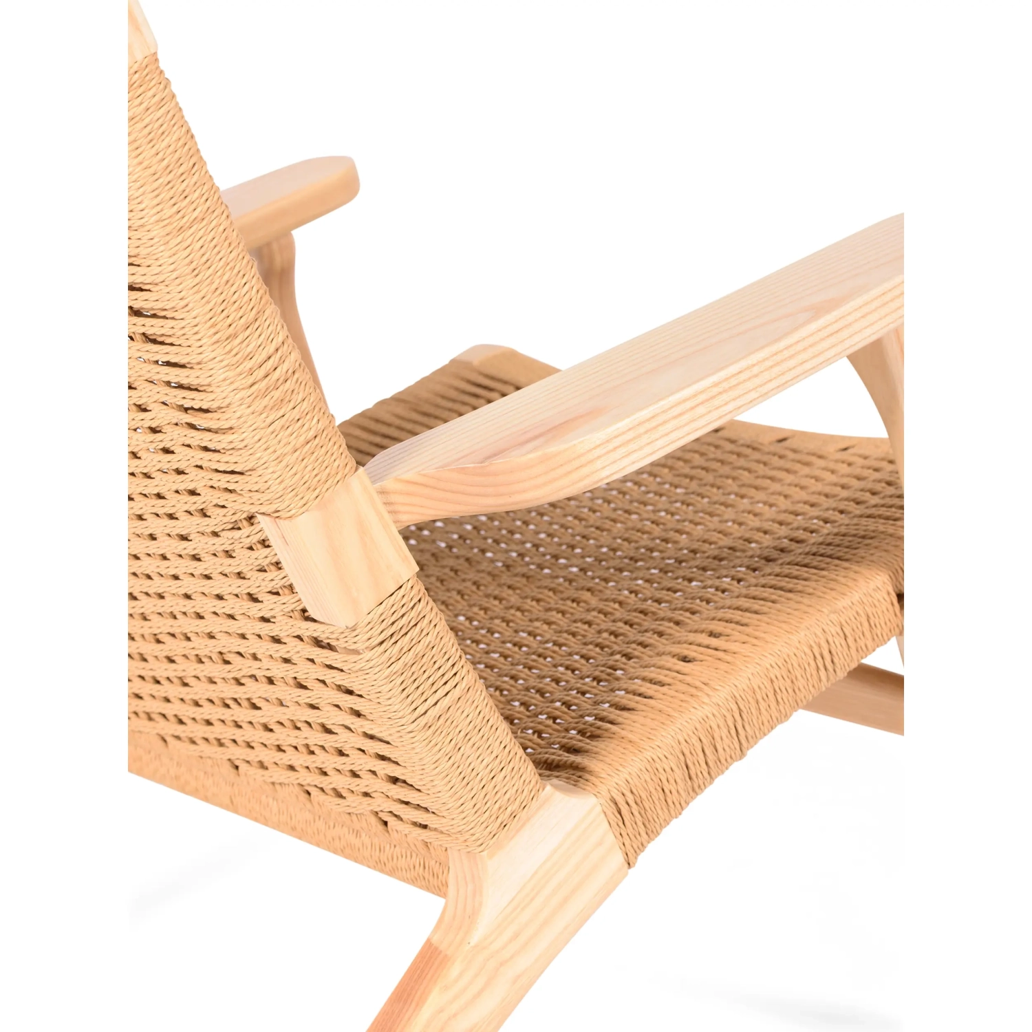 Cadeirão Catani CH25 | Design escandinavo em freixo e corda natural