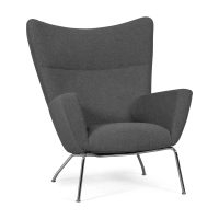 Replika av fåtöljen Wing CH445 av designern Hans J. Wegner