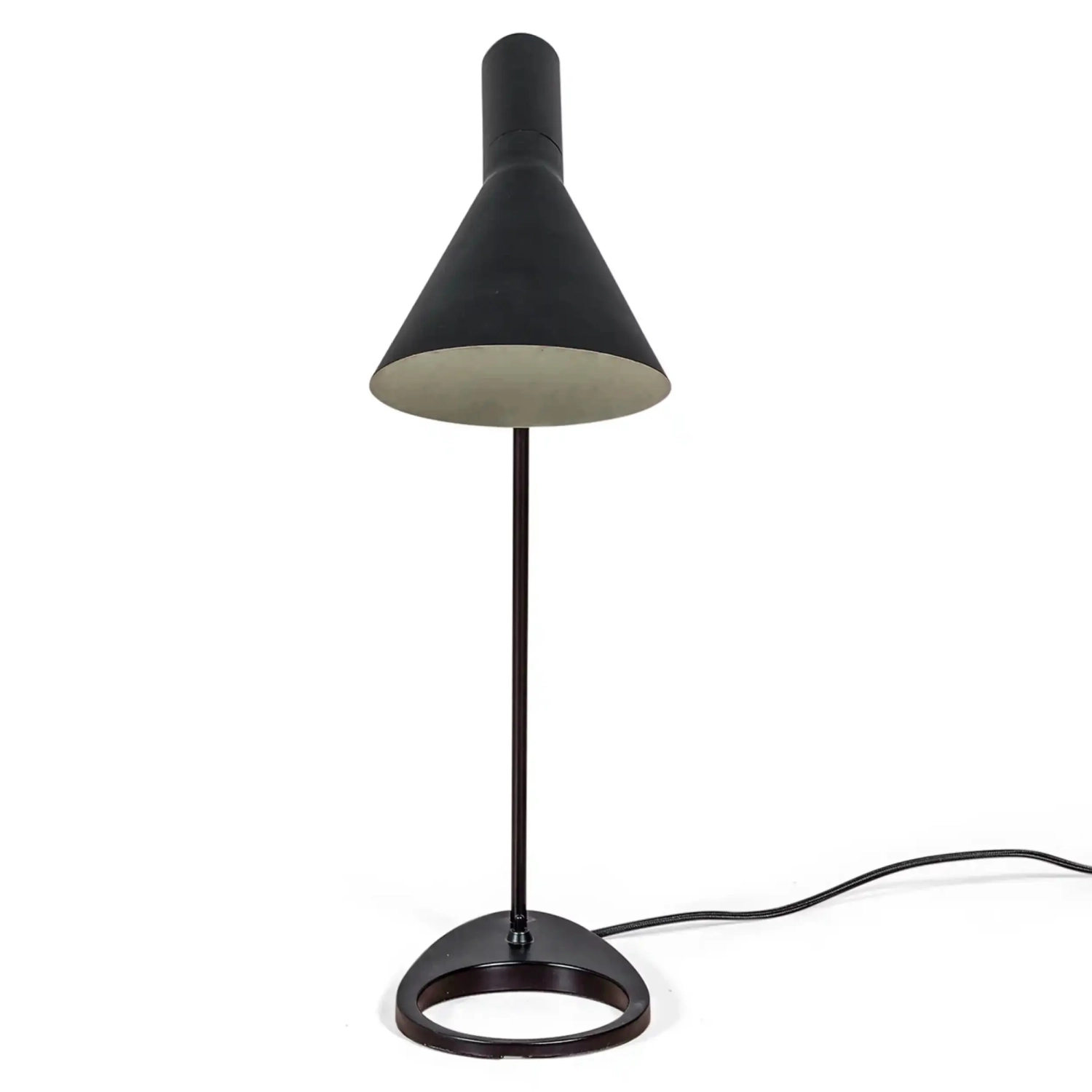 Jhon table lamp | Design inspired by Arne Jacobsen in steel