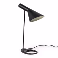 Jhon Tischleuchte | Arne Jacobsen inspiriertes Design aus Stahl