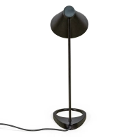 Jhon pöytävalaisin | Arne Jacobsenin inspiroima muotoilu teräksestä