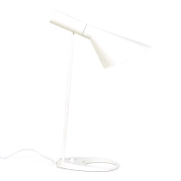 Jhon pöytävalaisin | Arne Jacobsenin inspiroima muotoilu teräksestä