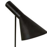 Jhon pöytävalaisin | Arne Jacobsenin inspiroima muotoilu teräksestä