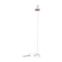 Jhon golvlampa i stål med Arne Jacobsen-inspirerad design