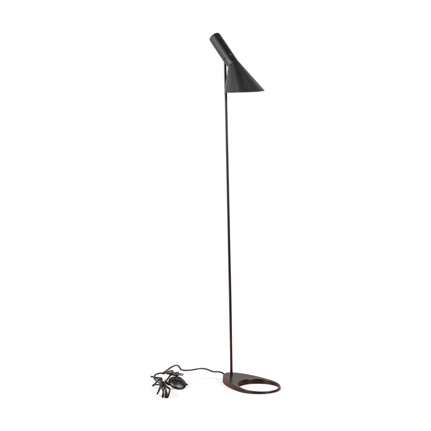 Jhon vloerlamp | Arne Jacobsen geïnspireerd ontwerp in staal