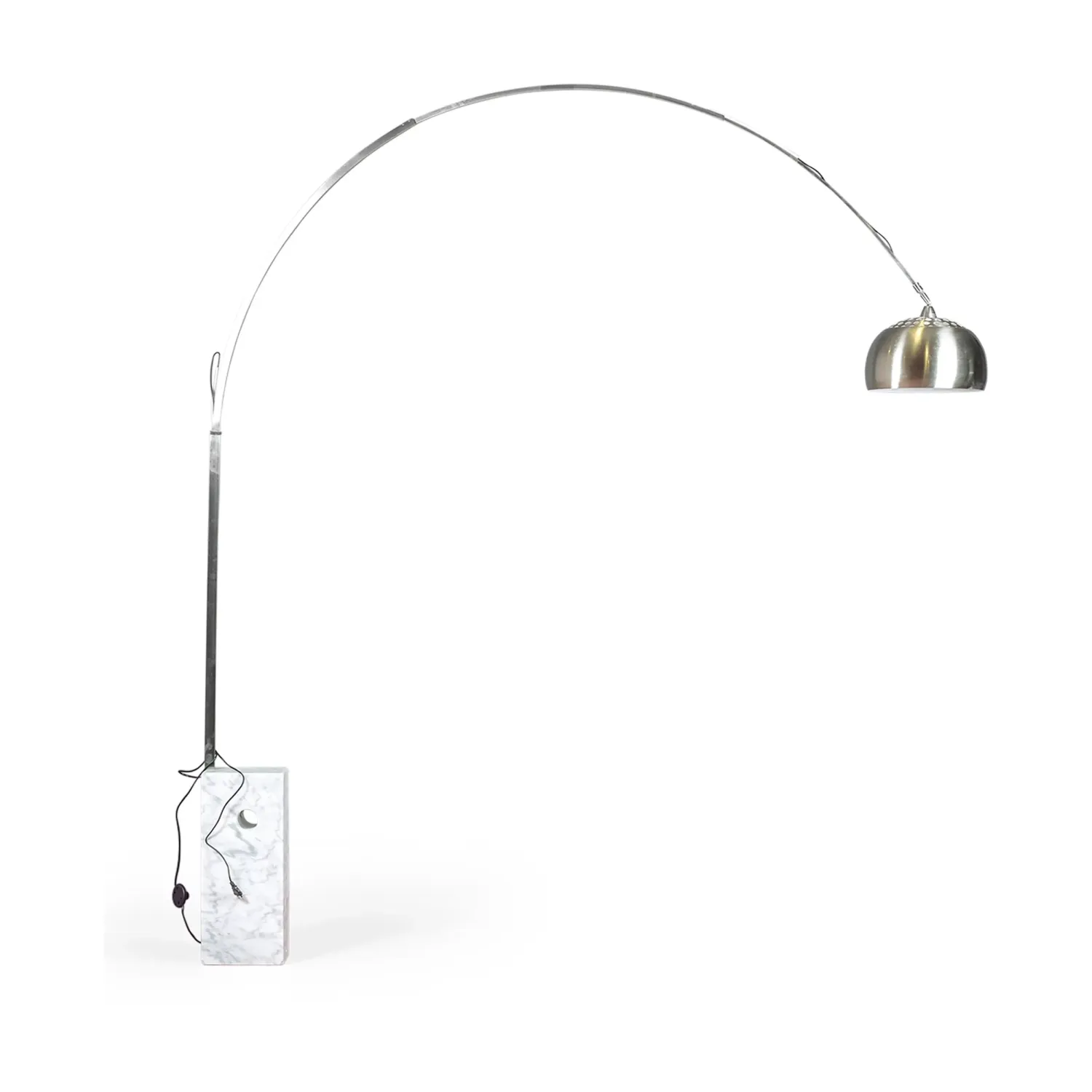 Lustre Manhattan em aço e mármore de Carrara | Iluminação de design moderno