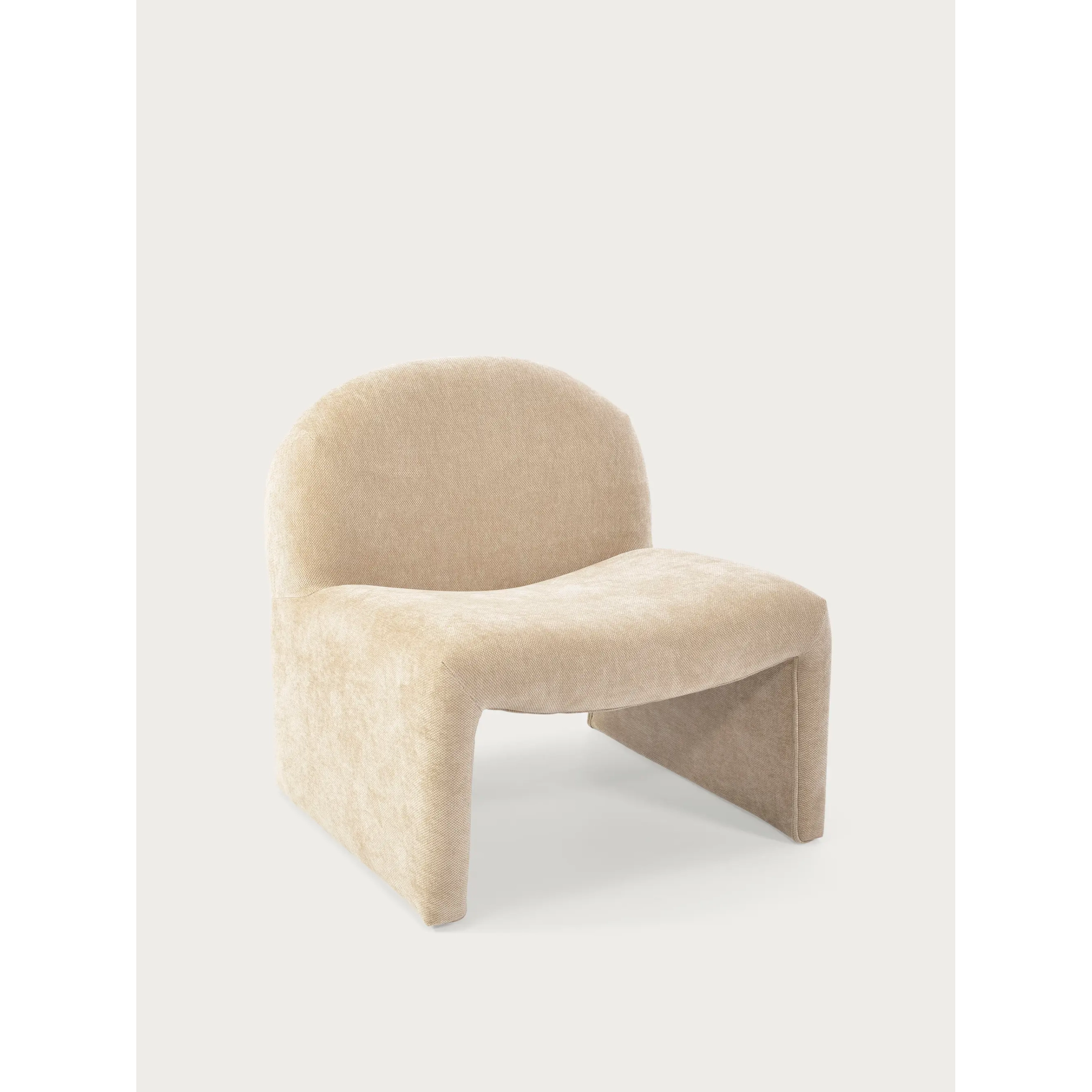 Poltrona imbottita di design Basel, stile minimalista e confortevole