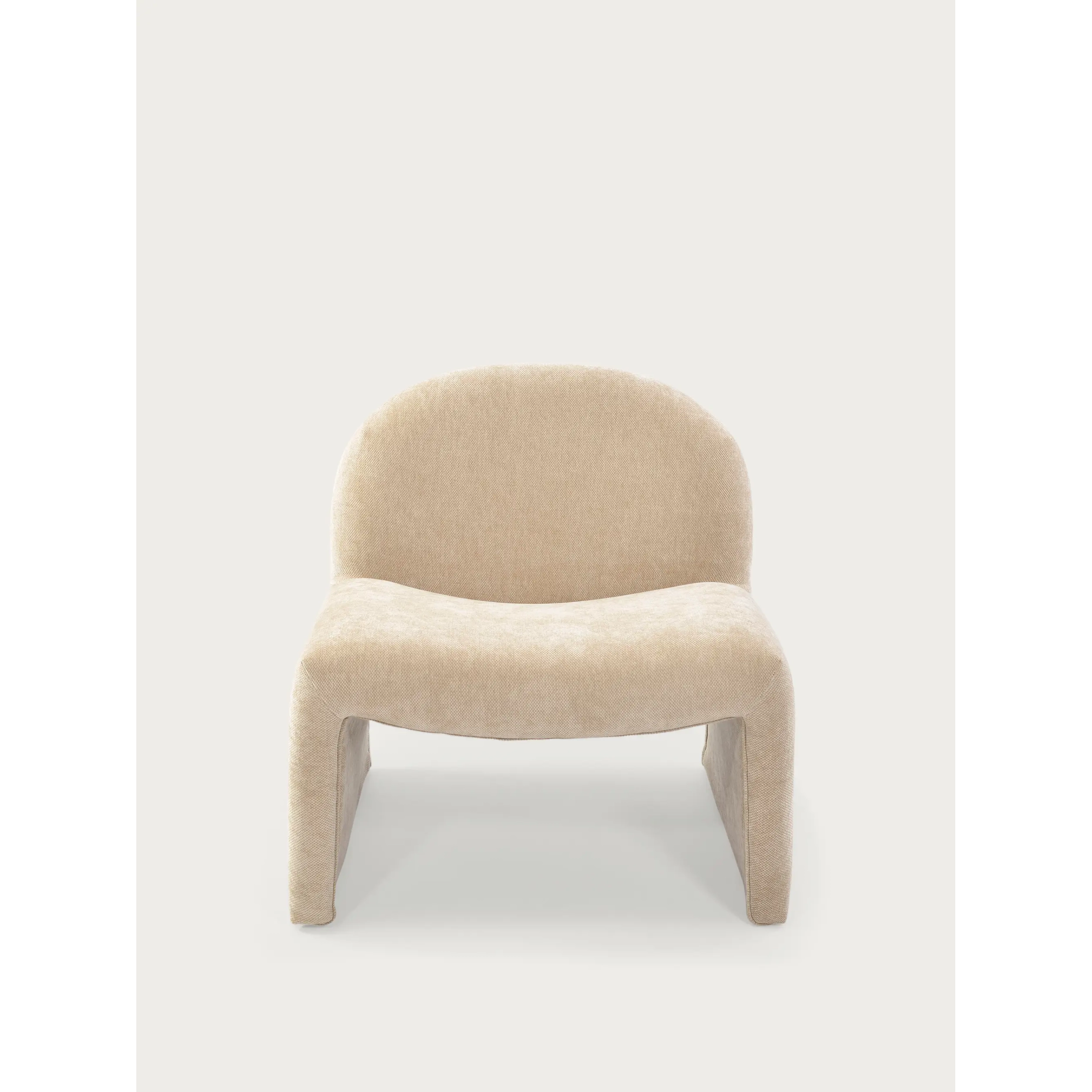 Poltrona imbottita di design Basel, stile minimalista e confortevole