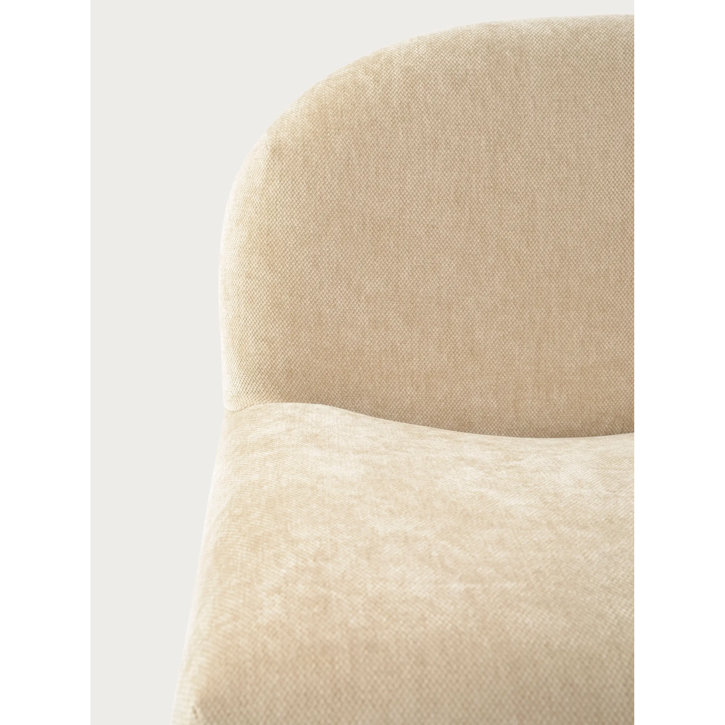 Poltrona imbottita di design Basel, stile minimalista e confortevole