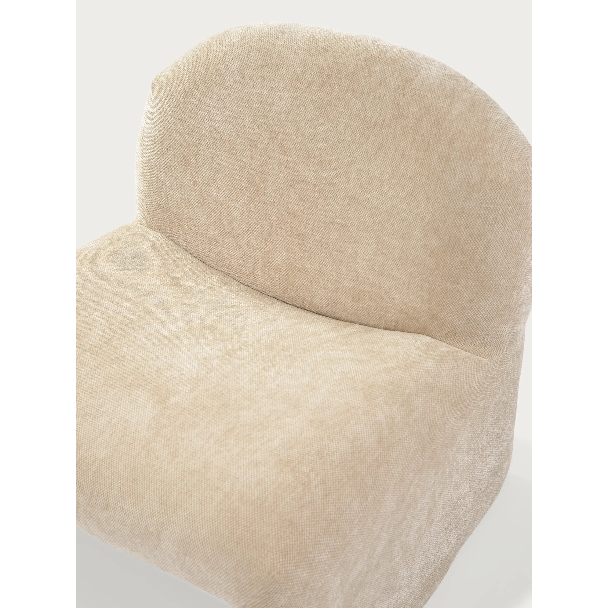 Poltrona imbottita di design Basel, stile minimalista e confortevole