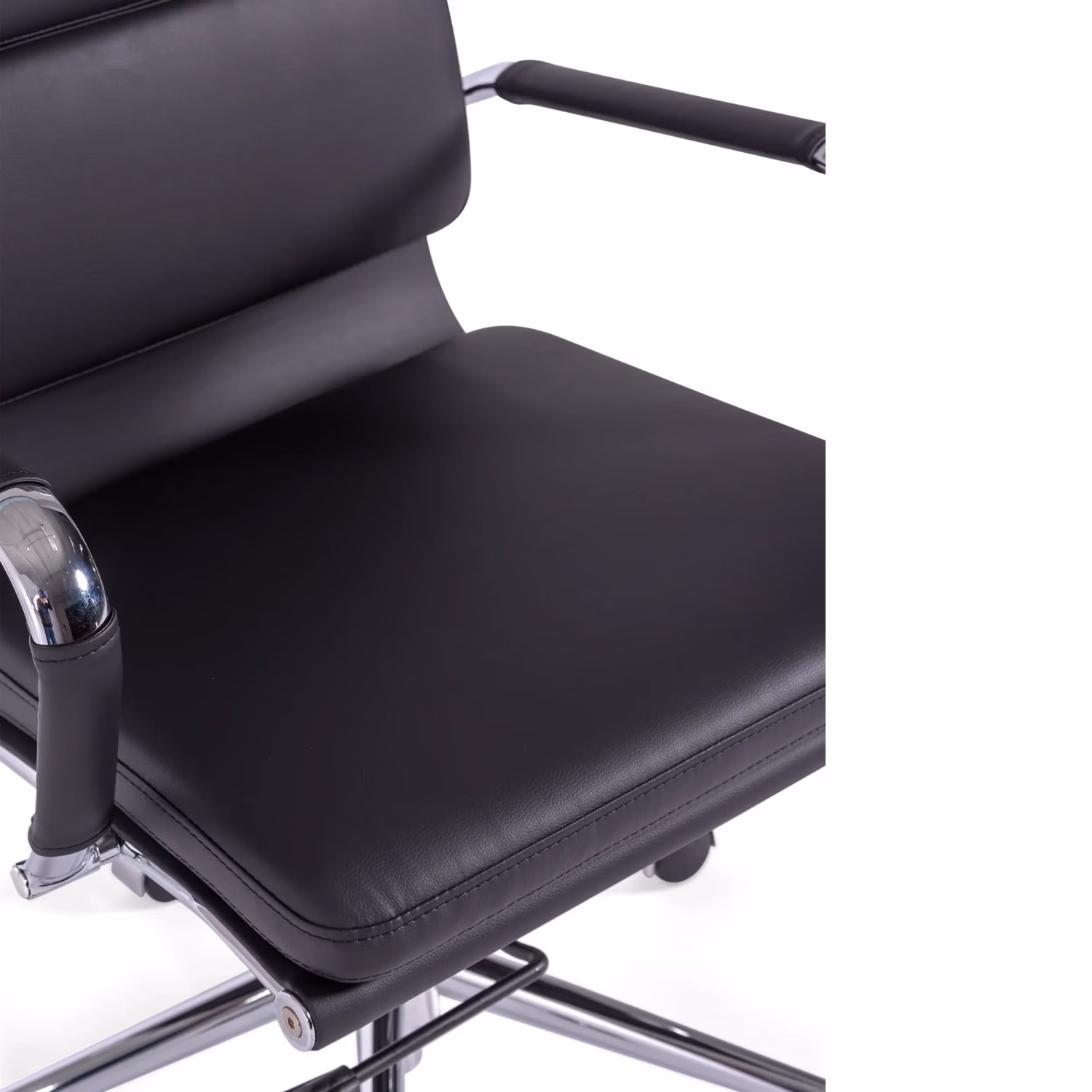 Sedia da ufficio in pelle italiana Task con schienale alto e design elegante