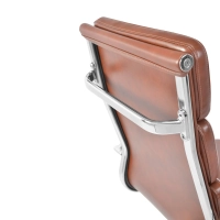 Cadeira de escritório em pele italiana com encosto alto e design elegante
