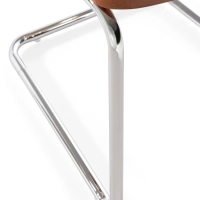 Sedia Lucio in rattan naturale con base a sbalzo