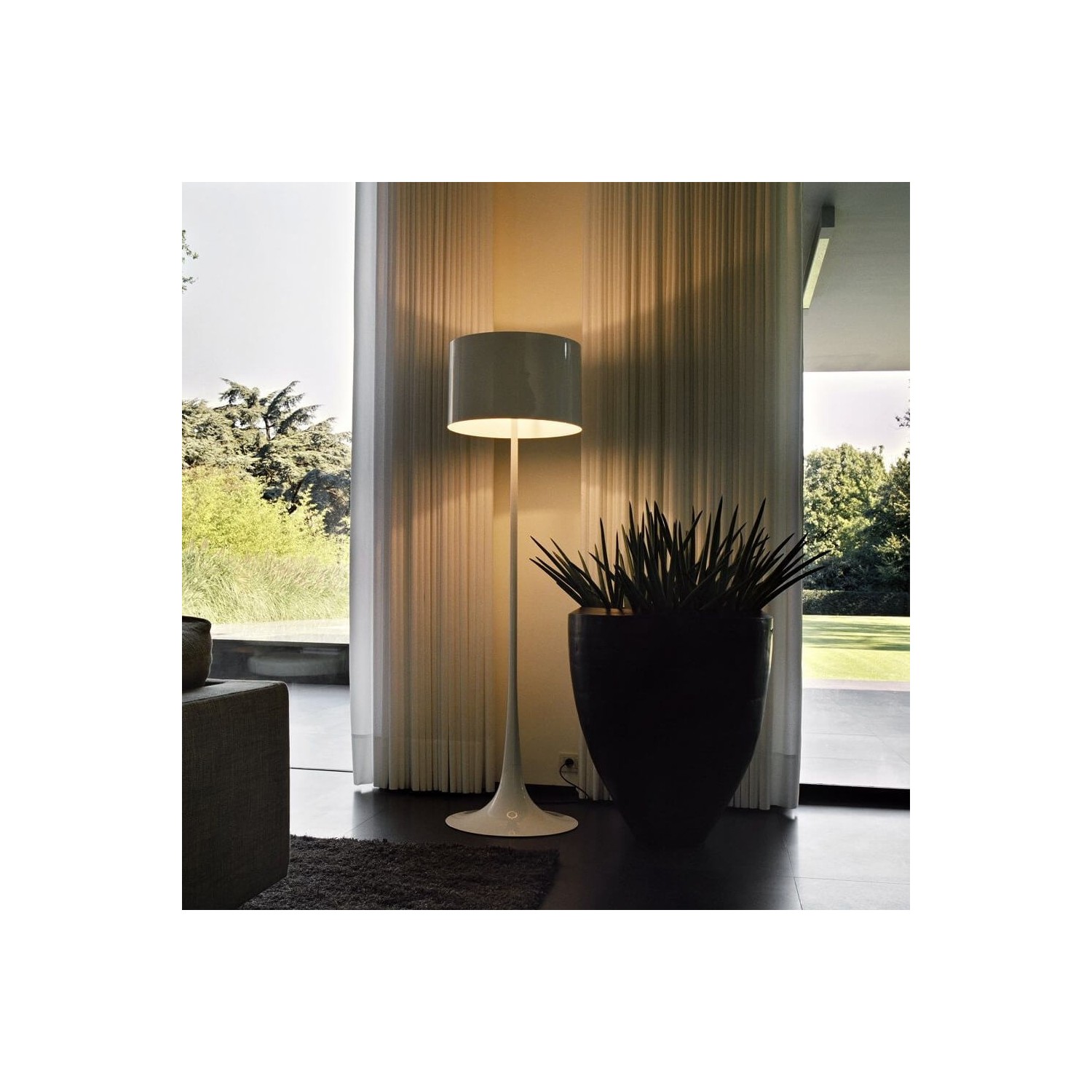 Replica van de Spun Light Vloerlamp