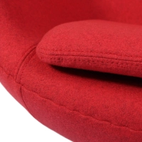 Replika židle Egg v kašmíru od designéra Arne Jacobsen