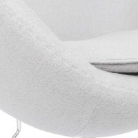 Replica Egg Chair in kasjmier door ontwerper Arne Jacobsen
