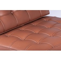 Replica della sedia Barcelona in pelle cognac.