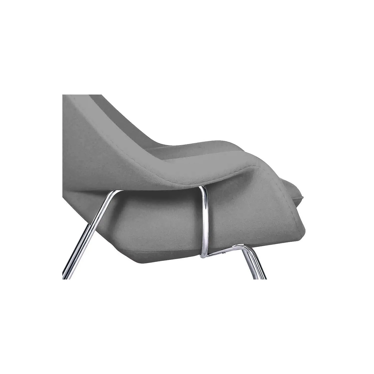 Replica della Womb Chair del designer Eero Saarinen