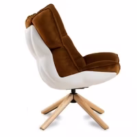 Replica della poltrona di design Husk con poggiapiedi della magnifica designer Patricia Urquiola