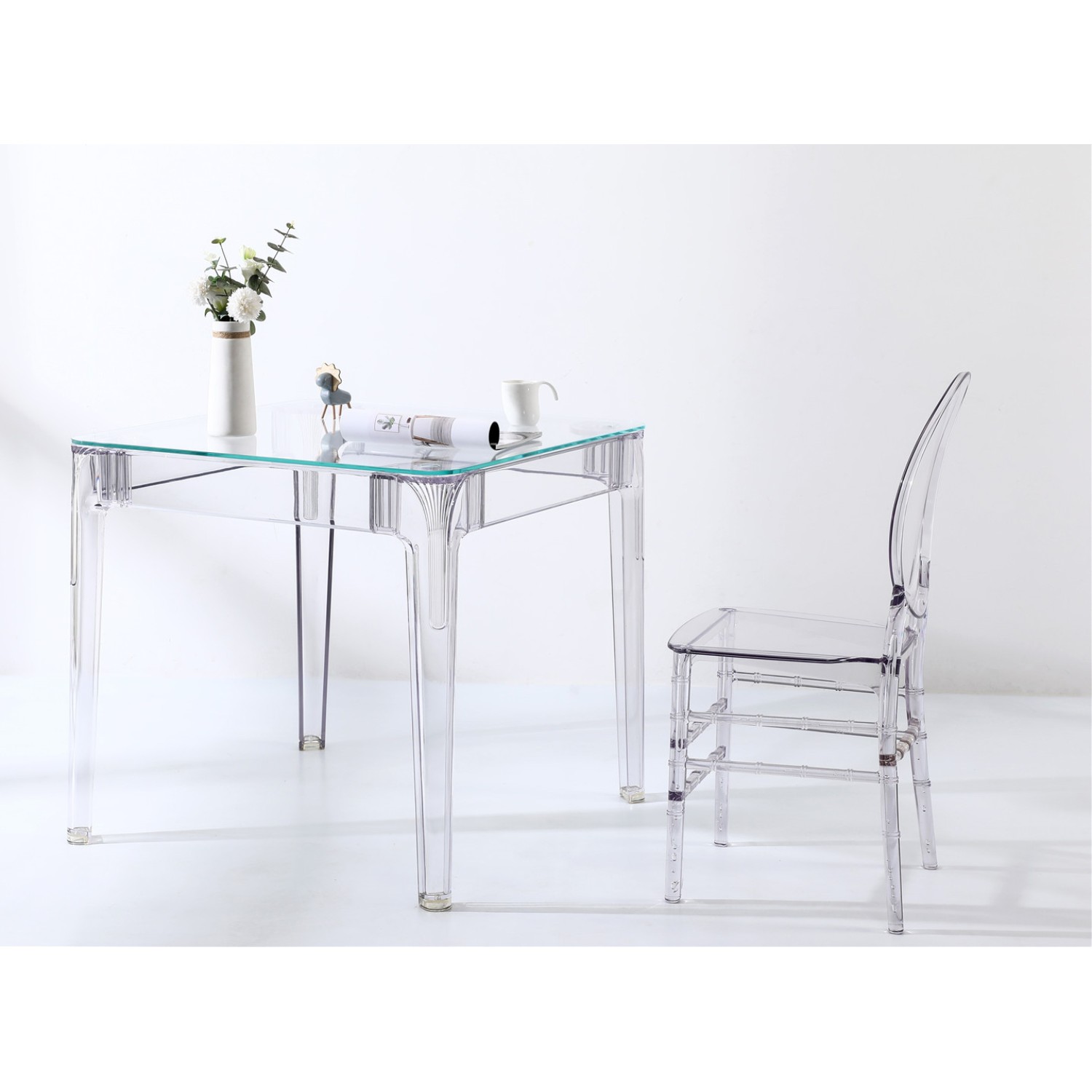 Isabelle Ghost stol i transparent polykarbonat