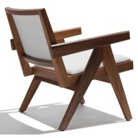 Poltroncina Compass con braccioli in legno di teak e tessuto bouclé