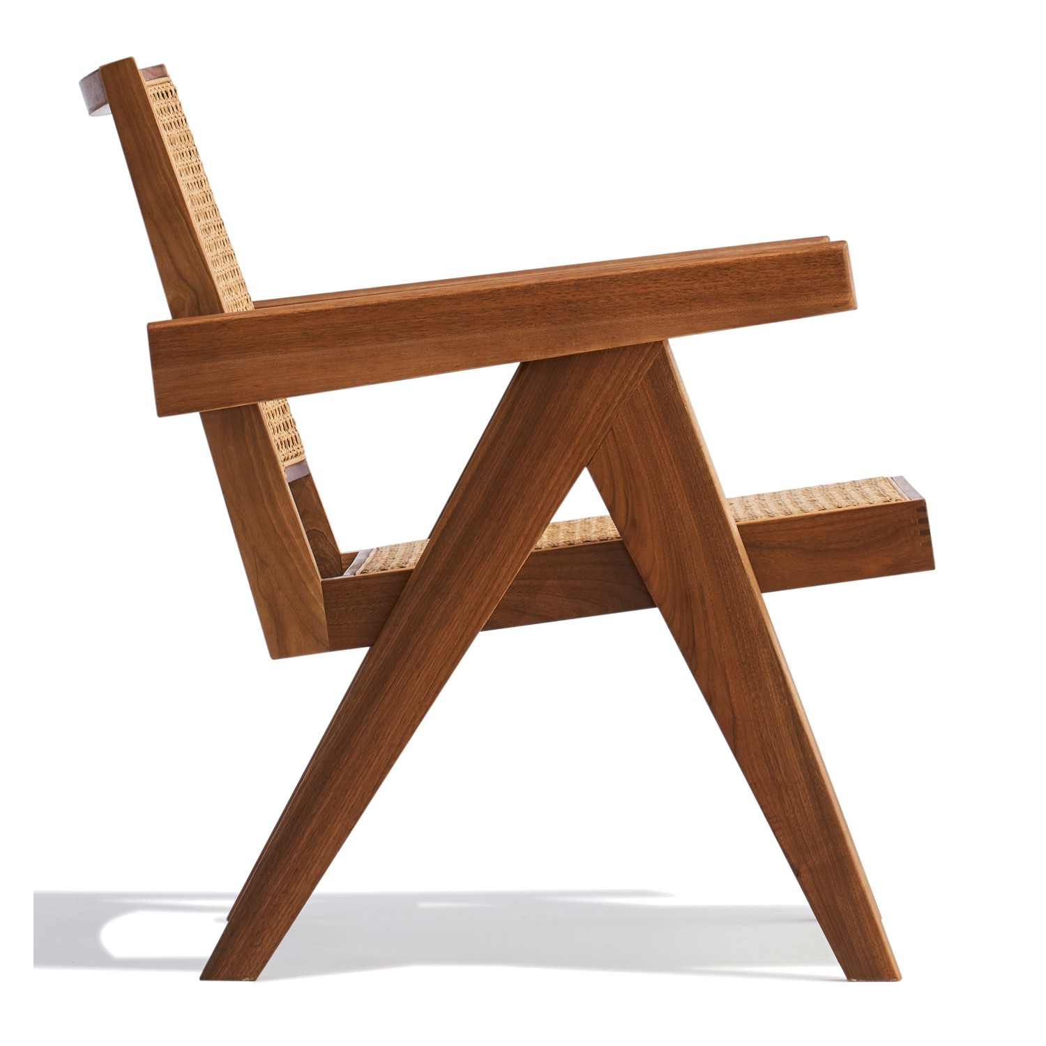 Sillón lounge con reposabrazos Compass en madera de teca y ratán natural