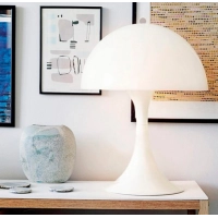 Replika av designlampan Phantella av Verner Panton