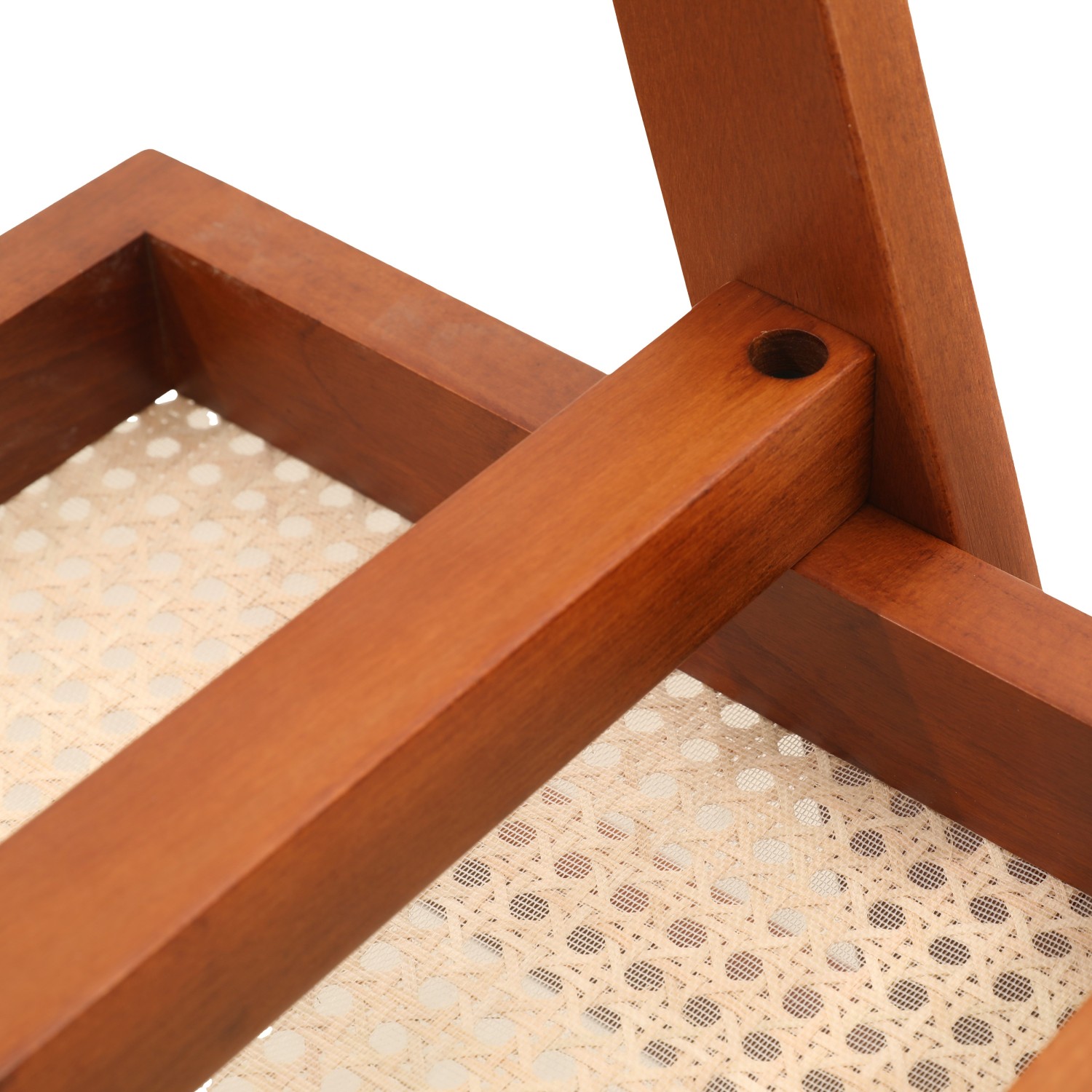 Réplica da cadeira Chandigarh com braços do designer Pierre Jeanneret 